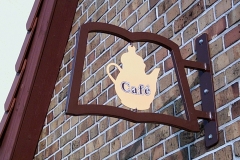 10-cafe-schild